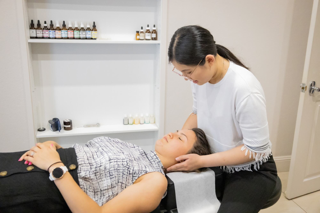 Neck Pain Treatment by Dr Cindy - Queanbeyan & Canberra | Provolution Health